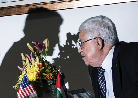 Kerry’s Shadow Making Progress in Mideast Peace Talks, Abbas and Netanyahu both think "shadow has better personality, charisma."