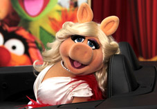 Ham Slam: Miss Piggy’s Fox News Roast