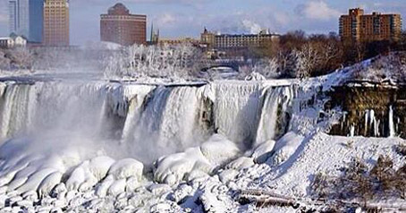 Niagara Fails: Man's Attempt to go over Falls in Igloo Ends Badly